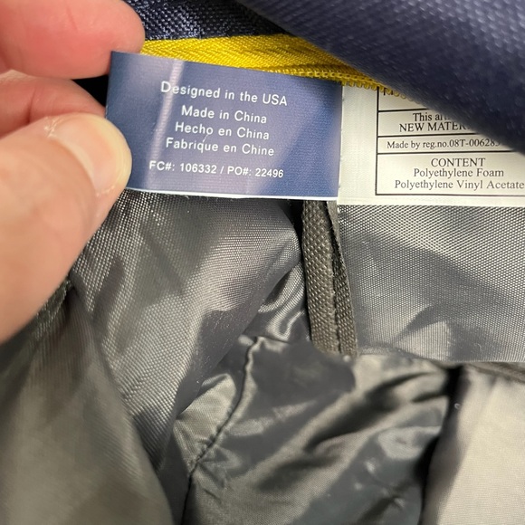 New Chaps Duffle Bag Navy Blue / Yellow/ Black 21”x11”x10” Adjustable Strap - Picture 16 of 16